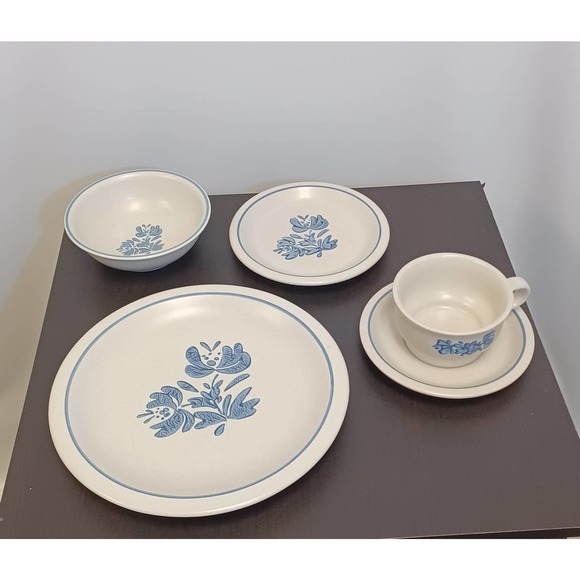 Pfaltzgraff Yorktowne Stoneware Dinner Set - Picture 5 of 11